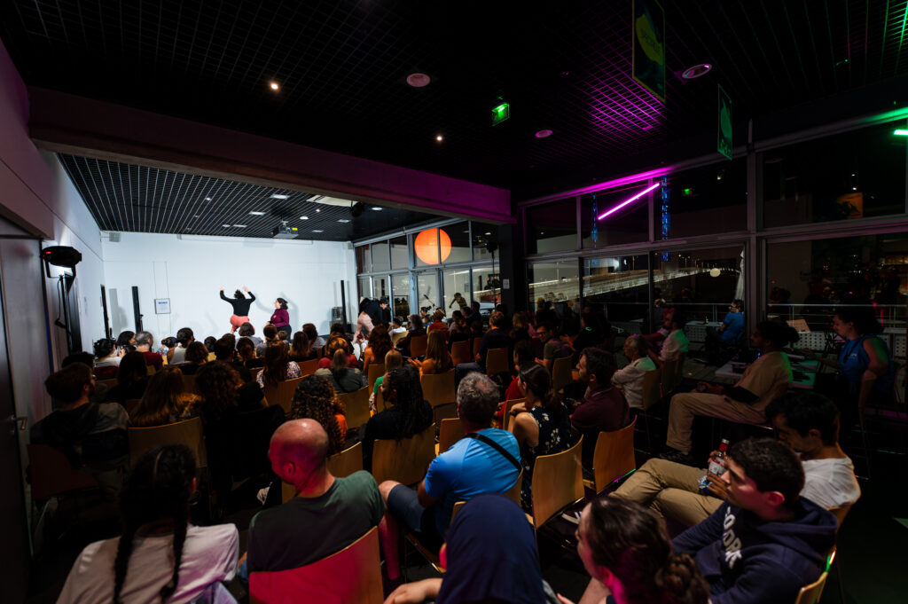 Représentation de Rovers, émission Spatio-théâtre à Cap Sciences